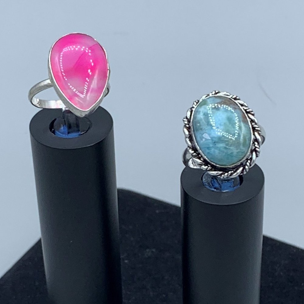 Set Of 2 Silver Toned Rings With Blue & Pink Stones